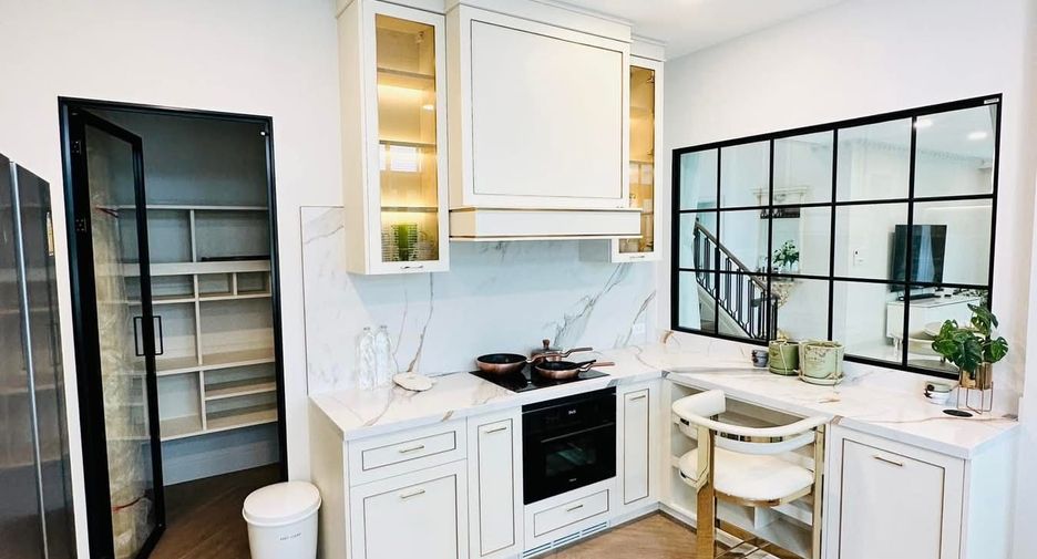 Casa en venta de 4 habitaciones en Saphan Sung, Bangkok