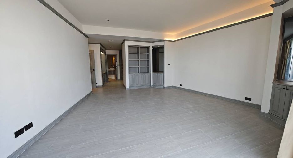 For sale 2 bedrooms condo in Sathon, Bangkok