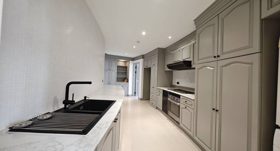 For sale 2 bedrooms condo in Sathon, Bangkok