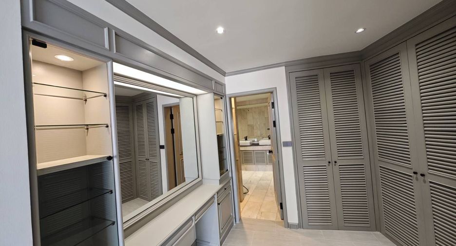 For sale 2 bedrooms condo in Sathon, Bangkok