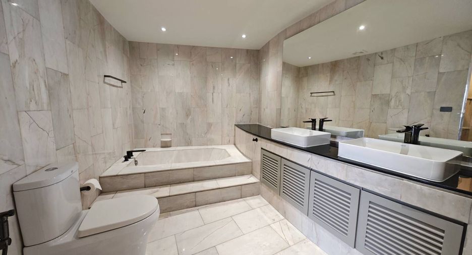 For sale 2 bedrooms condo in Sathon, Bangkok
