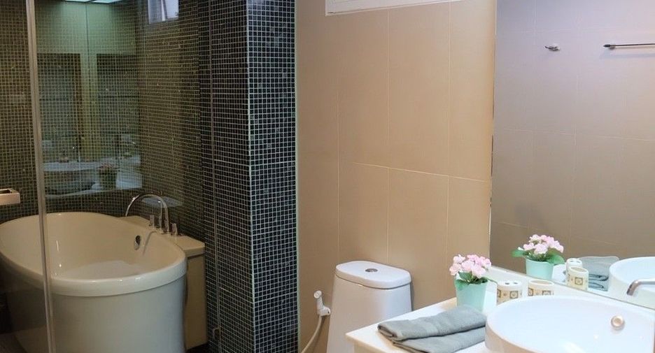 Casa adosada en alquiler de 5 habitaciones en Sathon, Bangkok