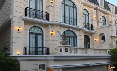 For rent 4 bedrooms house in Watthana, Bangkok