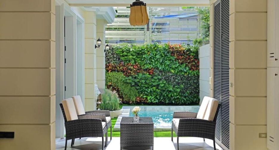 For rent 4 bedrooms house in Watthana, Bangkok