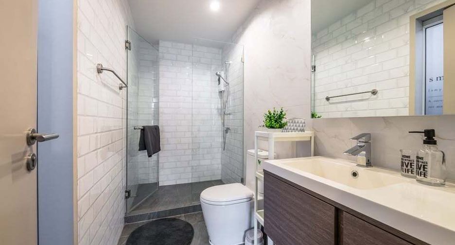 For sale 1 bed condo in Wang Thonglang, Bangkok