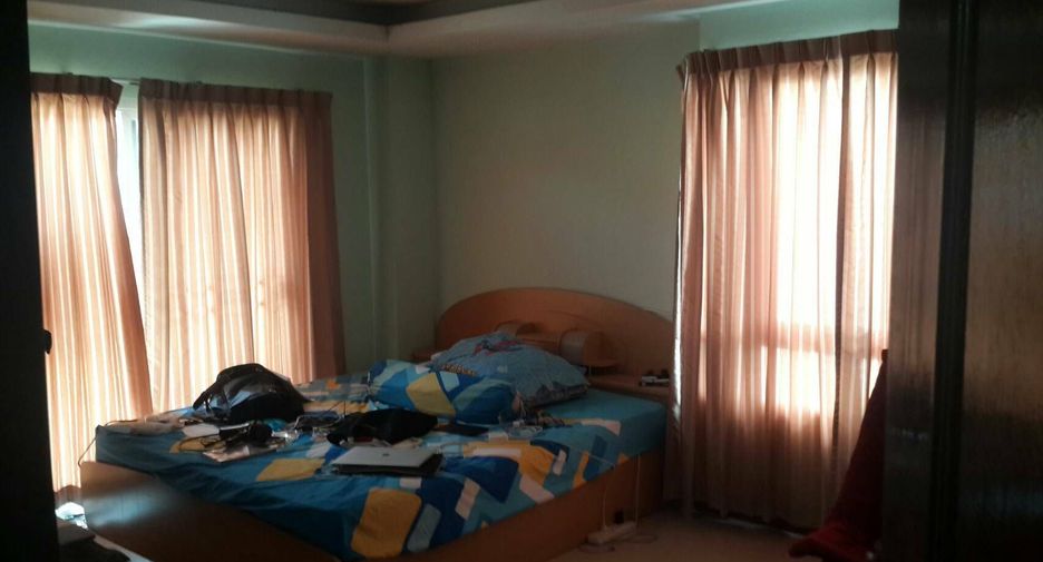For sale 7 bedrooms townhouse in Phaya Thai, Bangkok