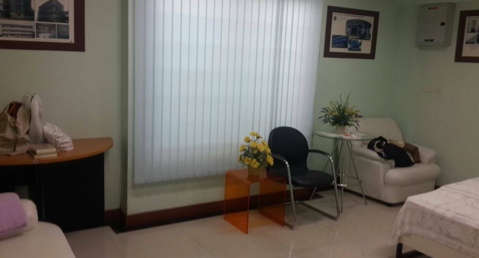 For sale 7 bedrooms townhouse in Phaya Thai, Bangkok
