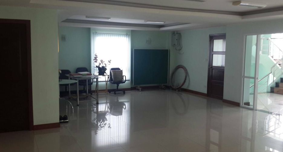 For sale 7 bedrooms townhouse in Phaya Thai, Bangkok