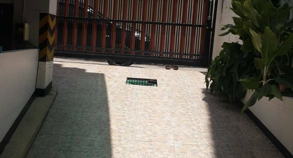 For sale 7 bedrooms townhouse in Phaya Thai, Bangkok