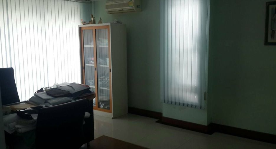 For sale 7 bedrooms townhouse in Phaya Thai, Bangkok