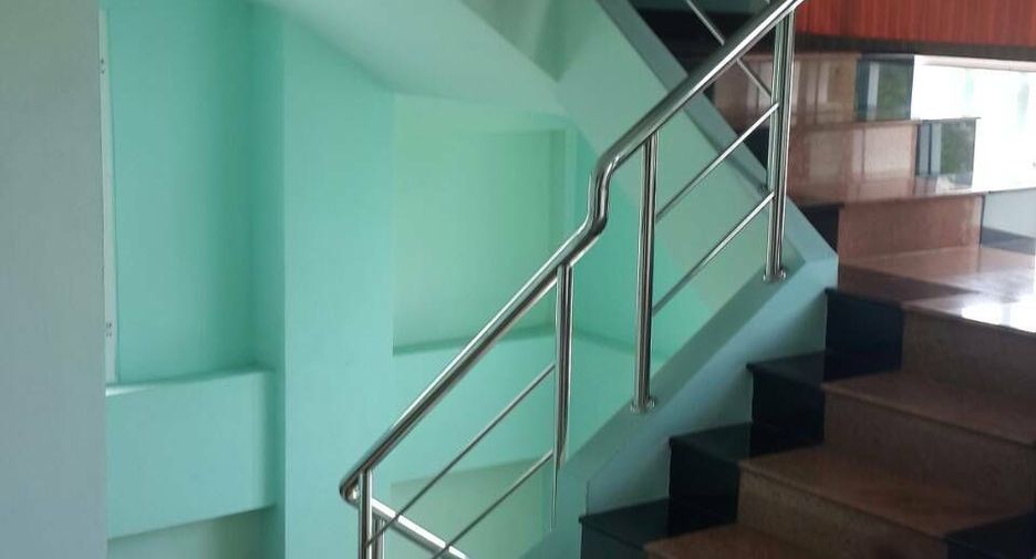 For sale 7 bedrooms townhouse in Phaya Thai, Bangkok