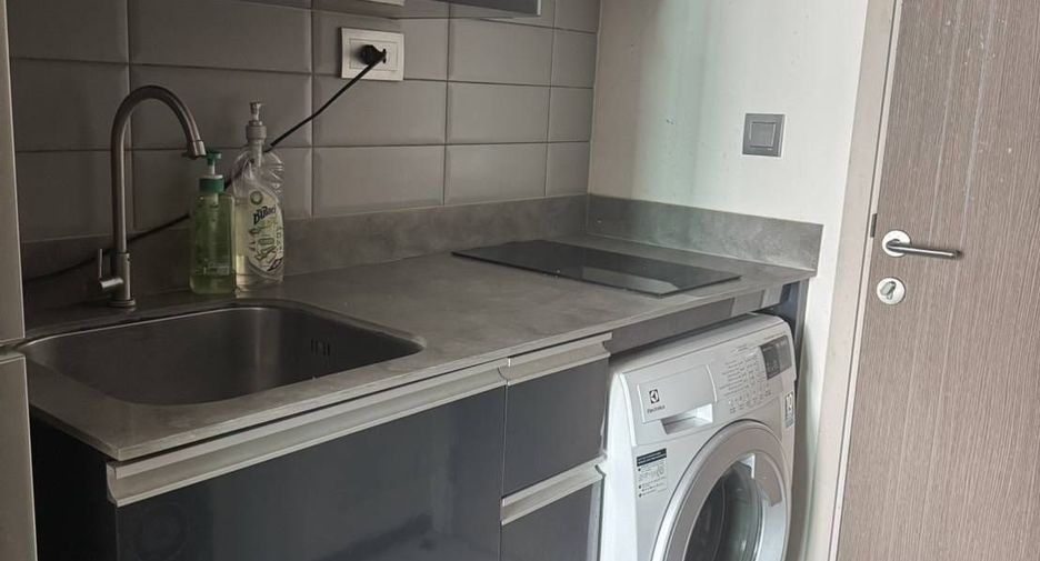 For rent studio condo in Pathum Wan, Bangkok