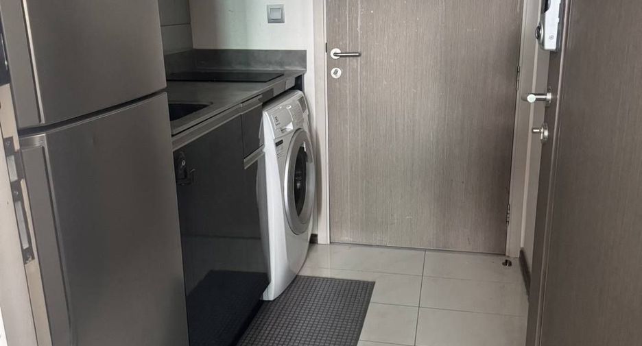 For rent studio condo in Pathum Wan, Bangkok