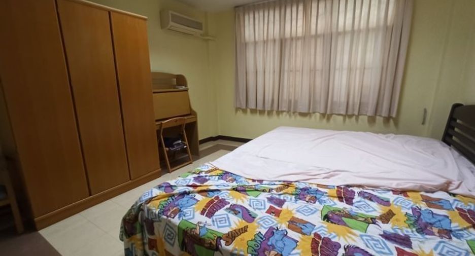 For sale 4 bedrooms retail Space in Bang Kapi, Bangkok