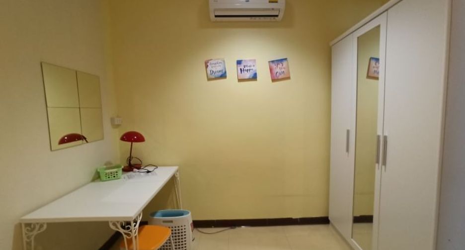 For sale 4 bedrooms retail Space in Bang Kapi, Bangkok
