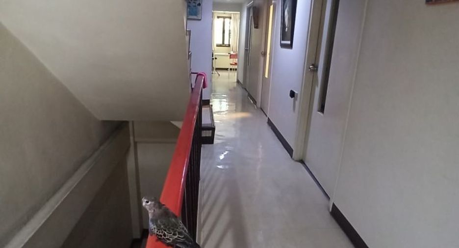 For sale 4 bedrooms retail Space in Bang Kapi, Bangkok