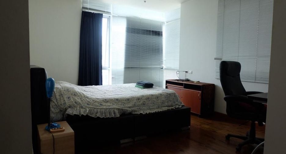 For sale 3 bedrooms condo in Watthana, Bangkok
