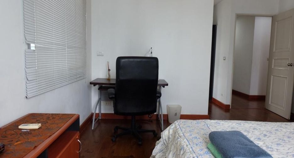 For sale 3 bedrooms condo in Watthana, Bangkok