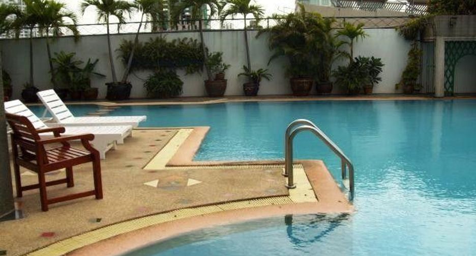 For rent 3 bedrooms condo in Watthana, Bangkok