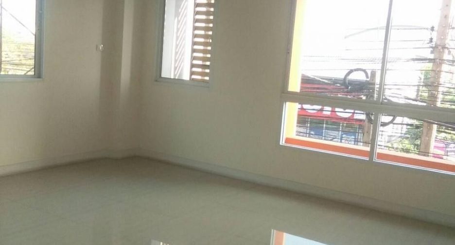 For sale 5 bedrooms townhouse in Sai Mai, Bangkok