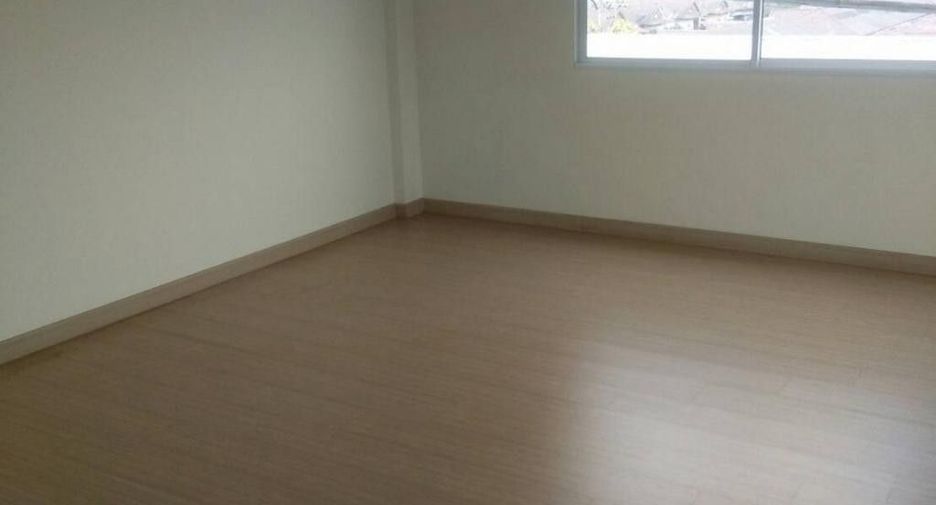 For sale 5 bedrooms townhouse in Sai Mai, Bangkok