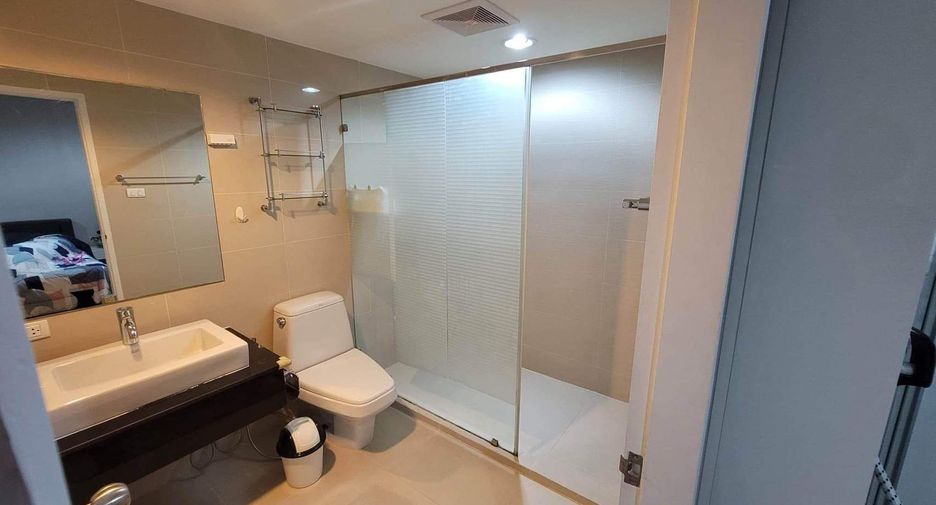 For sale and for rent 3 bedrooms condo in Huai Khwang, Bangkok