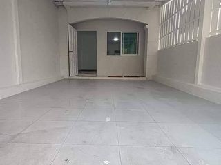 For sale 2 bedrooms townhouse in Mueang Samut Prakan, Samut Prakan