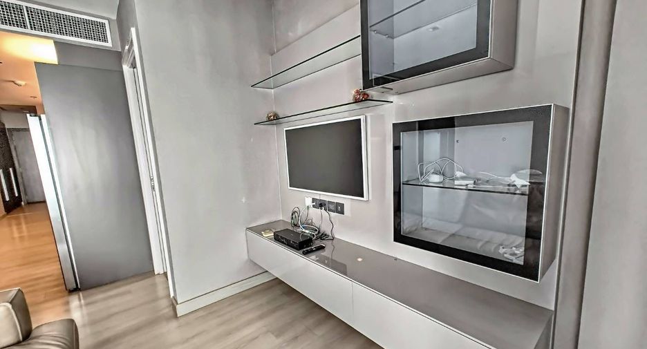 For sale 3 bedrooms condo in Phaya Thai, Bangkok