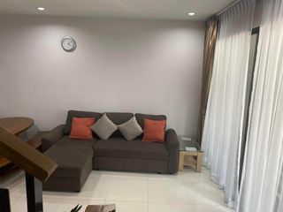 Casa adosada en venta de 3 habitaciones en Saphan Sung, Bangkok
