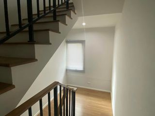 Casa adosada en venta de 3 habitaciones en Saphan Sung, Bangkok