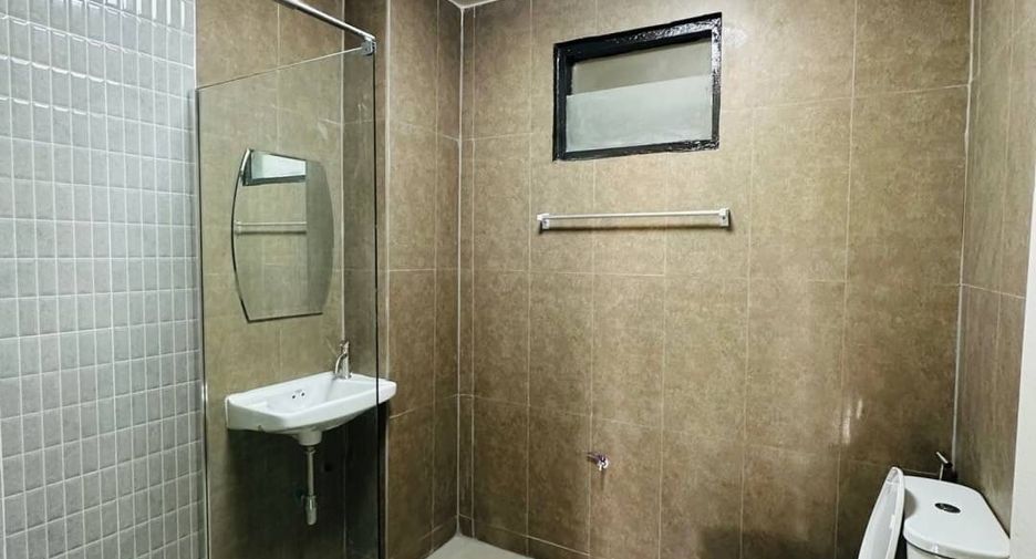 For sale 4 bedrooms townhouse in Khlong Sam Wa, Bangkok