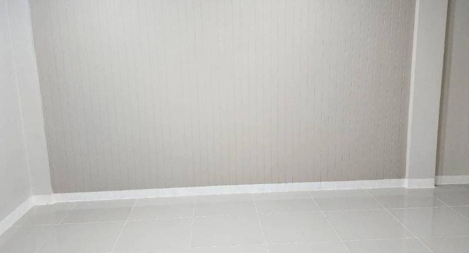 For sale 4 bedrooms townhouse in Khlong Sam Wa, Bangkok