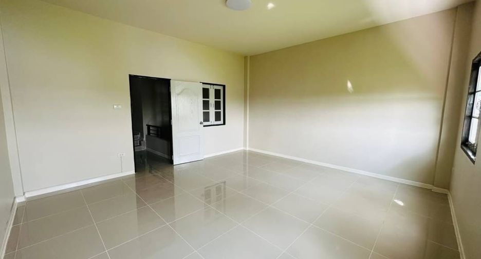 For sale 4 bedrooms townhouse in Khlong Sam Wa, Bangkok