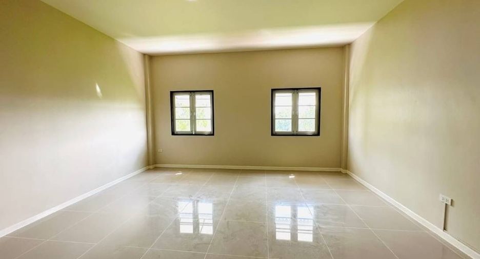 For sale 4 bedrooms townhouse in Khlong Sam Wa, Bangkok
