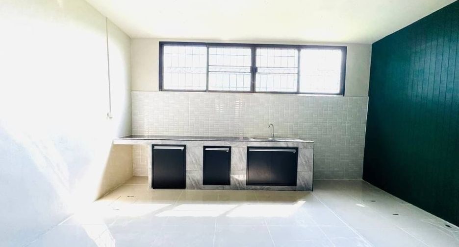 For sale 4 bedrooms townhouse in Khlong Sam Wa, Bangkok