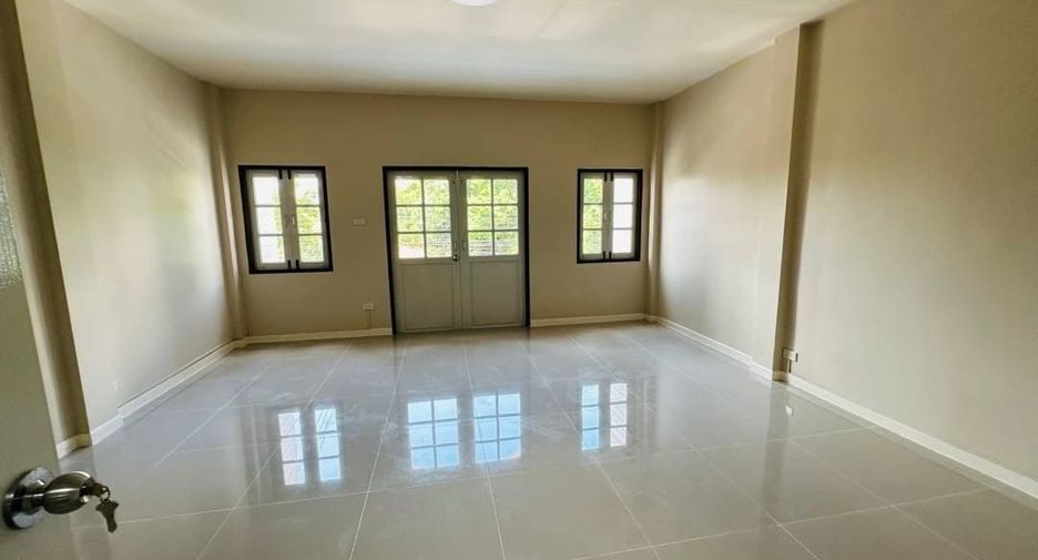 For sale 4 bedrooms townhouse in Khlong Sam Wa, Bangkok