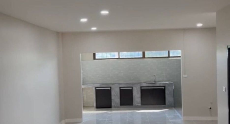 For sale 4 bedrooms townhouse in Khlong Sam Wa, Bangkok