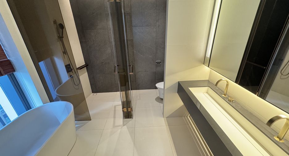 Condo en alquiler de 2 habitaciones en Khlong Toei, Bangkok