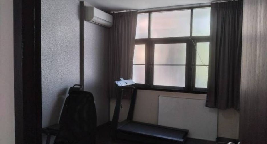 For rent 3 bedrooms house in Watthana, Bangkok
