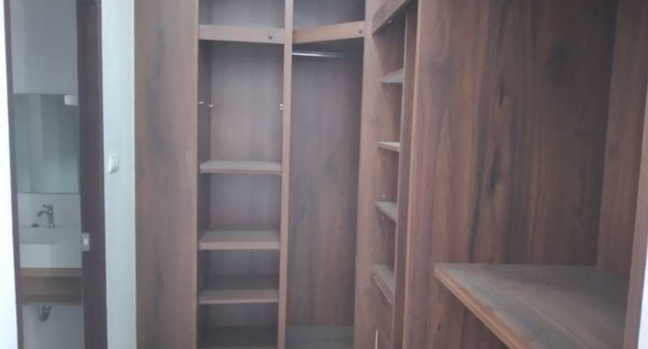 For rent 3 bedrooms house in Watthana, Bangkok