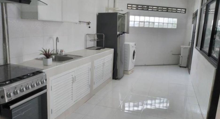 For rent 3 bedrooms house in Watthana, Bangkok