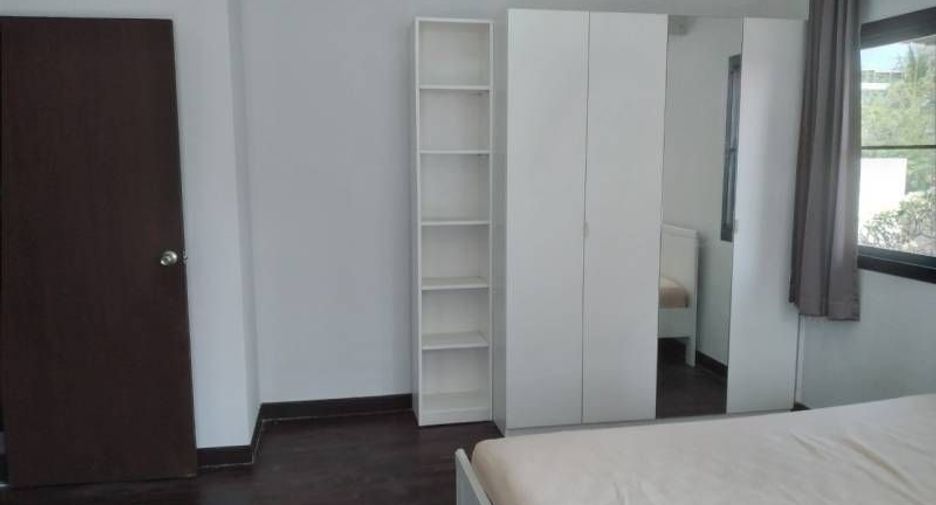 For rent 3 bedrooms house in Watthana, Bangkok