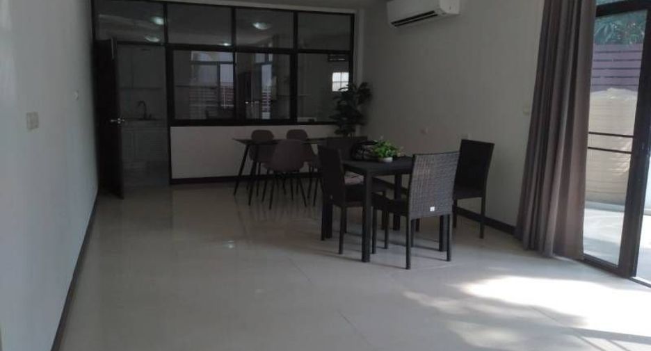 For rent 3 bedrooms house in Watthana, Bangkok