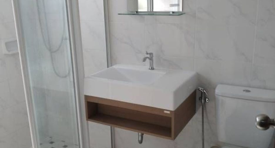For rent 3 bedrooms house in Watthana, Bangkok