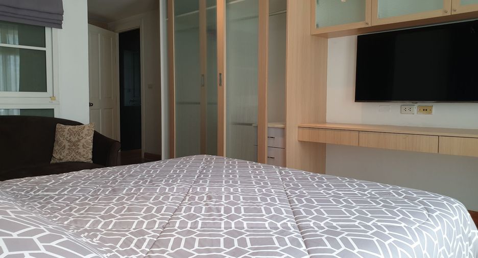 For rent 3 bedrooms condo in Watthana, Bangkok