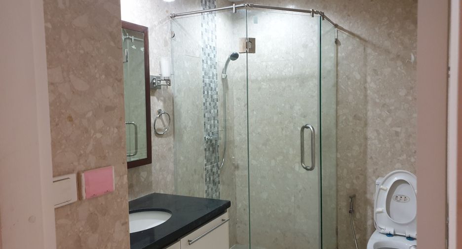 For rent 3 bedrooms condo in Watthana, Bangkok