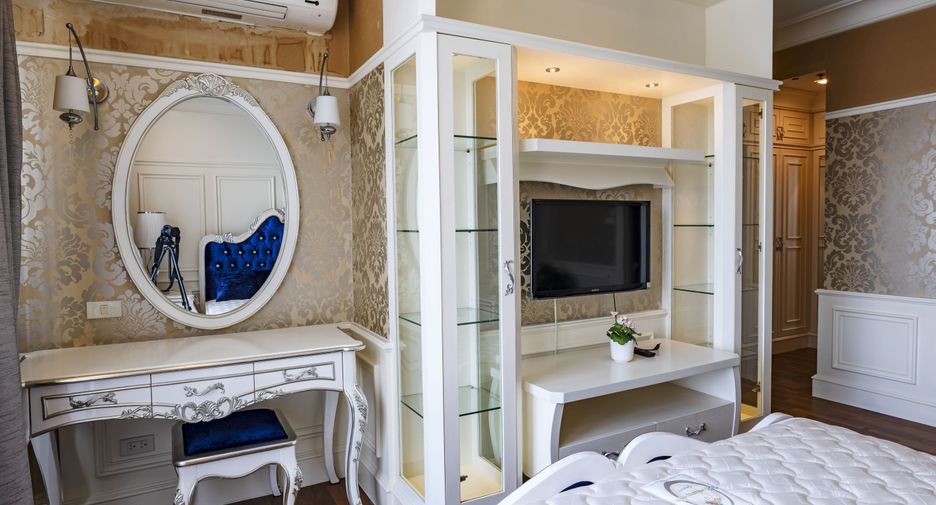 For rent 2 bedrooms condo in Khlong Toei, Bangkok