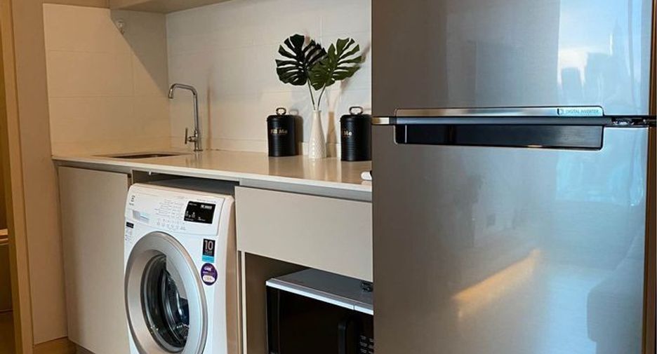 For rent 2 bedrooms condo in Watthana, Bangkok