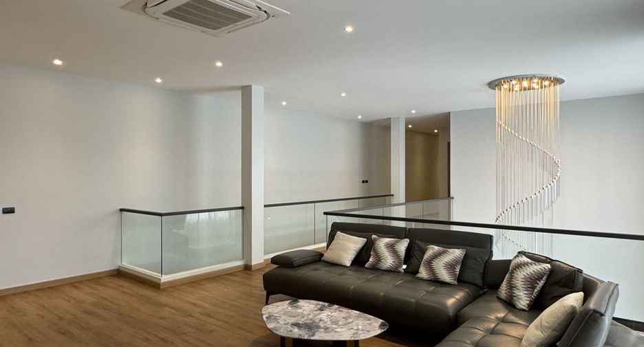 For rent 6 bedrooms villa in Mueang Phuket, Phuket