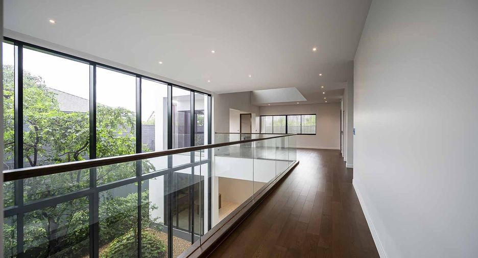For sale 5 bedrooms house in Bang Kapi, Bangkok
